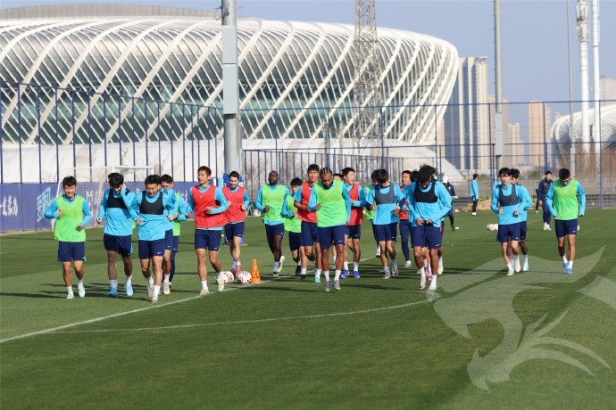 8868在线官网登录入口-武汉三镇一线队在俱乐部光谷训练基地集结，开启新赛季冲刺备战
